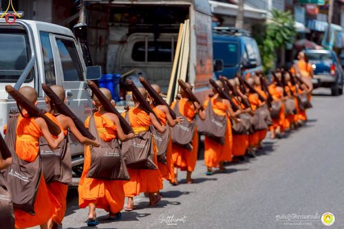 ภาพ No.222101:วันที่ 26-27 เมษายน พ.ศ. 2568 ศูนย์ปฏิบัติธรรมสวนผึ้ง ร่วมกับ ธุดงค์คสถานประจวบคีรีขันธ์ และวัดอ่าวน้อย  จัดกิจกรรมเดินธรรมยาตรา ตักบาตรข้าวสารอาหารแห้ง และจุดประทีปถวายเป็นพุทธบูชา ณ วัดอ่าวน้อย จ.ประจวบคีรีขันธ์