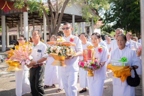 พิธีทอดกฐิน ณ วัดทองสุวรรณ ต.เมืองพลับพลา อ.ห้วยแถลง จ.นครราชสีมา ในโครงการทอดกฐินสามัคคีทั่วไทย 30,000 วัด บูชาธรรม 80 ปี หลวงพ่อธัมมชโย โดยคณะศิษยานุศิษย์วัดพระธรรมกาย วันที่ 4 พฤศจิกายน พ.ศ. 2567