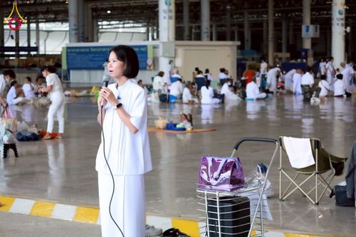 ภาพ No.231973:วันอาทิตย์ที่ 6 กรกฏาคม พ.ศ. 2568 พิธีตักบาตร ข้าวสารอาหารแห้ง  พิธีบูชาข้าวพระ สัมมนาพิเศษราชเหล็ก ณ สภาธรรมกายสากล วัดพระธรรมกาย