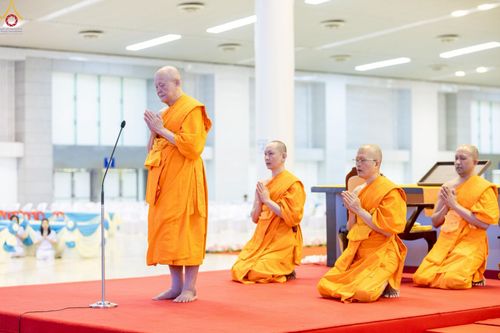 ภาพ No.277435:วันอาทิตย์ต้นเดือนที่ 7 ธันวาคม พ.ศ.2568 พิธีทอดผ้าป่าต้นสมบัติจักรพรรดิ ณ สภาธรรมกายสากล วัดพระธรรมกาย