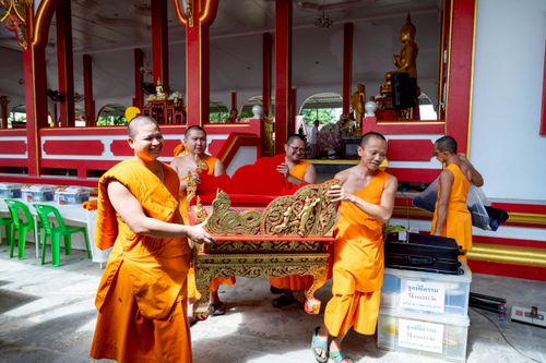 ภาพ No.234334:วันพฤหัสบดีที่ 24 กรกฎาคม พ.ศ. 2568 พิธีถวายสังฆทานแก่คณะสงฆ์ 323 วัด , พิธีมอบกองทุนหนุนแรงใจช่วยครูใต้ , พิธีทำบุญส่วนกุศลแด่ผู้วายชนม์ ในเหตุการณ์ความไม่สงบ 4 จังหวัด ชายแดนภาคใต้ (ปัตตานี , ยะลา , นราธิวาส , สงขลา) ปีที่ 21 ครั้งที่ 179 ณ วัดเวฬุวัน 