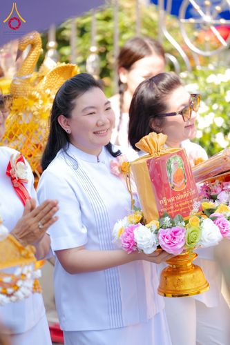 ภาพ No.177010:พิธีทอดกฐิน ณ วัดมงคลรัตน์ อ.ลำลูกกา จ.ปทุมธานี ในโครงการทอดกฐินสามัคคีทั่วไทย 30,000 วัด บูชาธรรม 80 ปี หลวงพ่อธัมมชโย โดยคณะศิษยานุศิษย์วัดพระธรรมกาย วันที่ 10 พฤศจิกายน พ.ศ. 2567