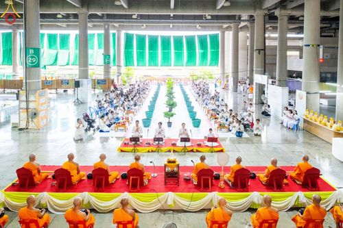 ภาพ No.142281:พิธีตักบาตรฉลองพระใหม่ ในโครงการอุปสมบทหมู่รุ่นผู้บริหาร  ณ วิหารคด วัดพระธรรมกาย วันอาทิตย์ที่ 23 มิถุนายน พ.ศ.2567