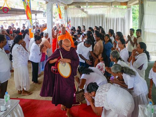 ภาพ No.96733:วัดพระธรรมกาย ร่วมบุญกฐินศรีลังกา ณ วัดศรีสุมะนะวิเวการามายะ มาตาเล เขตมาตาเล จังหวัดภาคกลาง ประเทศศรีลังกา วันที่ 16 พฤศจิกายน พ.ศ. 2566