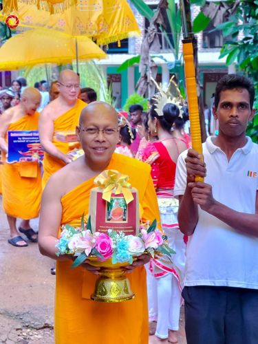 ภาพ No.97955:กฐินศรีลังกา วัดฮูนูเกตะ อลาคา รามายา มาตาเล วันที่ 20 พฤศจิกายน พ.ศ. 2566