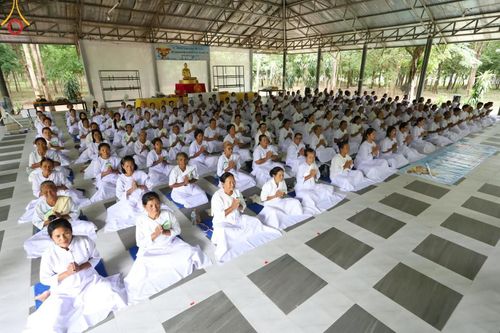 ภาพ No.152365:พิธีมอบสไบแก้ว โครงการอบรมอุบาสิกาแก้วจังหวัดบุรีรัมย์รุ่นที่ 1 วันที่ 6-8 กันยายน พ.ศ. 2567