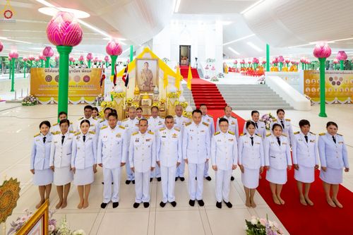 ภาพ No.230890:วันอังคารที่ 1 กรกฎาคม พ.ศ. 2568 ผู้ว่าราชการจังหวัดปทุมธานี เป็นประธานพิธีต้อนรับ สัญญาบัตร พัดยศ พระครูสัญญาบัตรสายต่างประเทศ วัดพระธรรมกาย ประจำปี พ.ศ. 2568 จำนวน 19 รูป