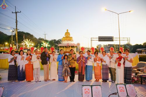 ภาพ No.106758:พิธีตักบาตรพระ ๒๐๐ รูป  "สร้างบุญใหญ่ ส่งท้ายปีเก่า ต้อนรับปีใหม่ ๒๕๖๗" วันอาทิตย์ที่ ๓๑ ธันวาคม ๒๕๖๖ ณ ถนนหน้าที่ว่าการอำเภอภูเรือ อำเภอภูเรือ จังหวัดเลย