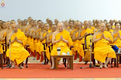 ภาพ No.236014:วันที่ 3 สิงหาคม พ.ศ. 2568 พิธีบูชาข้าวพระ ณ สภาธรรมกายสากล วัดพระธรรมกาย