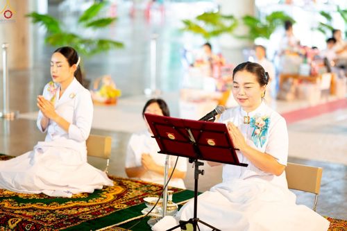 ภาพ No.229594:วันอาทิตย์ที่ 22 มิถุนายน พ.ศ. 2568 พิธีตักบาตรฉลองพระบวชใหม่ โครงการอุปสมบทหมู่ผู้บริหารรุ่นที่ 15 ณ วิหารคด วัดพระธรรมกาย