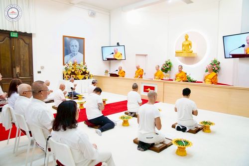 ภาพ No.252190:วันที่ 4-5 ตุลาคม พ.ศ. 2568  วัดพระธรรมกายแคลิฟอร์เนีย ประเทศสหรัฐอเมริกา ได้จัดพิธีตัดปอยผม โดยคณะสงฆ์ ญาติ ๆ และสาธุชน ให้กับนาคธรรมทายาท 8 ท่าน และได้จัดพิธีบรรพชา-อุปสมบท ฉลองพิธีทอดกฐินบรมจักรพรรดิ สร้างอุโบสถ 82 ปี บูชาธรรมหลวงพ่อธัมมชโย