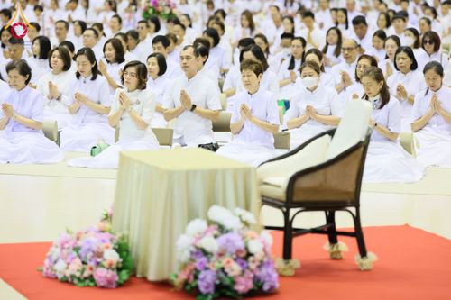 ภาพ No.209492:วันอาทิตย์ที่ 2 มีนาคม พ.ศ. 2568 พิธีบูชาข้าวพระ ณ สภาธรรมกายสากล วัดพระธรรมกาย