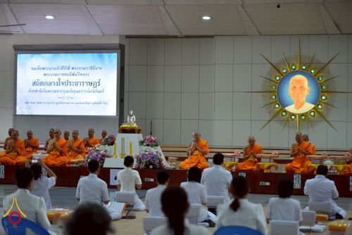 ภาพ No.267514:วันที่ 7 พฤศจิกายน พ.ศ. 2568 พสกนิกรอำเภอคลองหลวง รวมใจบำเพ็ญกุศลปัณรสมวาร (15 วัน) อุทิศถวายเป็นพระราชกุศลแด่ “สมเด็จพระพันปีหลวง” ณ วัดพระธรรมกาย