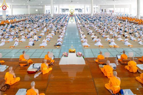 ภาพ No.91504:พิธีบุพเปตพลี ครั้งที่ 142 ร่วมอุทิศบุญแด่หมู่ญาติที่ล่วงลับไปแล้ว และสืบทอดอายุพระพุทธศาสนา วันอาทิตย์ที่ 29 ตุลาคม พ.ศ. 2566 (วันพระขึ้น 15 ค่ำ เดือน 11) ณ หอฉันคุณยายอาจารย์ฯ วัดพระธรรมกาย