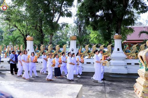 ภาพ No.179464:พิธีทอดกฐิน ณ วัดทุ่งเข็น จ.สุพรรณบุรี ในโครงการกฐินสามัคคีทั่วไทย 30,000 วัด บูชาธรรม 80 ปี หลวงพ่อธัมมชโย โดยคณะศิษยานุศิษย์วัดพระธรรมกาย วันที่ 27 ตุลาคม พ.ศ. 2567