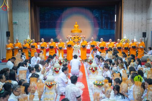 ภาพ No.94530:พิธีทอดกฐินวัดพระธรรมกายสวิตเซอร์แลนด์ วันอาทิตย์ที่ 12 พฤศจิกายน พ.ศ. 2566 ณ หอประชุม Schulhaus Obergoldbach