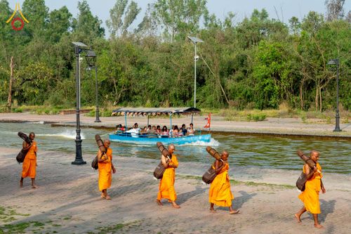 ภาพ No.212856:วันที่ 14 - 15 มีนาคม พ.ศ. 2568 คณะสงฆ์และสามเณรเดินธรรมยาตรา ในโครงการบวชสามเณรเนปาล 500 รูป ไปยังสถานที่รอบมายาเทวีและลุมพินีเกรด ณ ลุมพินี ประเทศเนปาล