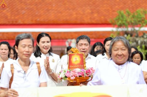 ภาพ No.250142:วันพุธที่ 8 ตุลาคม พ.ศ. 2568 พิธีทอดกฐินสามัคคีทั่วไทย 30,000 วัด โดยคณะศิษยานุศิษย์ บูชาธรรม 81 ปี หลวงพ่อธัมมชโย ณ วัดดอนไก่ดี อ.กระทุ่มแบน จ.สมุทรสาคร