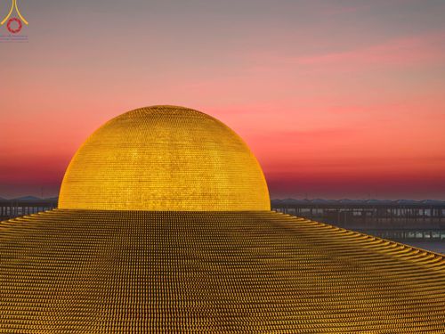 ภาพ No.105198:พิธีตักบาตรฉลองพระบวชใหม่ รุ่นบูชาธรรมมหาปูชนียาจารย์ และต้อนรับศักราชใหม่ วันจันทร์ที่ 1 มกราคม พ.ศ. 2567 ณ ลานธรรมพระมหาธรรมกายเจดีย์ วัดพระธรรมกาย