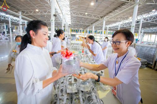 ภาพ No.206844:พิธีถวายโคมมาฆประทีป น้อมถวายเป็นพุทธบูชา แด่คณะพระภิกษุ สามเณร วัดพระธรรมกาย วันอาทิตย์ที่ 9 กุมภาพันธ์ พ.ศ. 2568 ณ ห้องแก้วสารพัดนึก 2 สภาธรรมกายสากล วัดพระธรรมกาย จังหวัดปทุมธานี