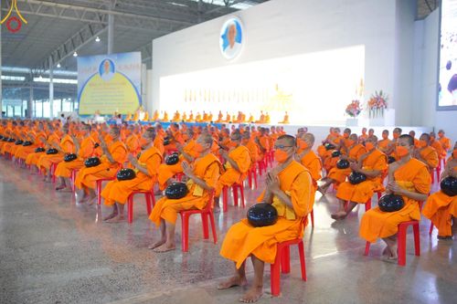 ภาพ No.122972:พิธีตักบาตร และพิธีบูชาข้าวพระ ในวันอาทิตย์ต้นเดือนที่ 4 กุมภาพันธ์ พ.ศ. 2567 ณ วัดพระธรรมกาย จ.ปทุมธานี