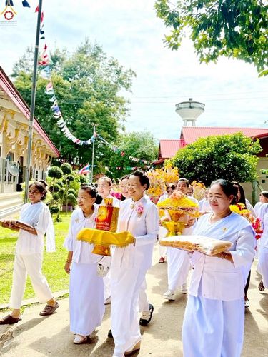 ภาพ No.270110:วันที่ 26 ตุลาคม พ.ศ. 2568 พิธีทอดกฐินสามัคคีทั่วไทย ณ วัดสระเกษ ต.หนองแวง อ.สมเด็จ จ.กาฬสินธุ์ โดยคณะศิษยานุศิษย์ บูชาธรรม 81 ปี หลวงพ่อธัมมชโย