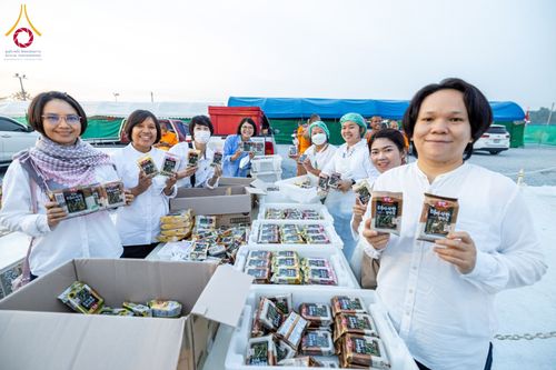 ภาพ No.198279:พิธีถวายภัตตาหารเป็นสังฆทาน แด่พระธรรมยาตรา ณ อนุสรณ์สถานบางปลา วัดบางปลา อำเภอบางเลน จังหวัดนครปฐม ในโครงการธรรมยาตรา กตัญญูบูชา มหาปูชนียาจารย์ พระมงคลเทพมุนี(สด จนฺทสโร) พระผู้ปราบมาร อนุสรณ์สถาน 7 แห่ง ปีที่ 13 วันที่ 20 มกราคม พ.ศ. 2568