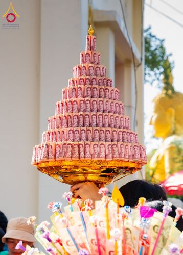 ภาพ No.182440:พิธีทอดกฐิน ณ วัดโปรยฝน จ.ปทุมธานี ในโครงการทอดกฐินสามัคคีทั่วไทย 30,000 วัด บูชาธรรม 80 ปี หลวงพ่อธัมมชโย โดยคณะศิษยานุศิษย์วัดพระธรรมกาย วันที่ 9 พฤศจิกายน พ.ศ. 2567