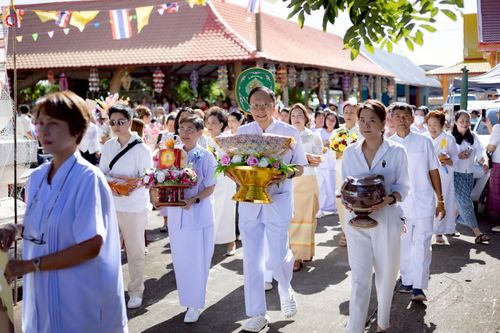 ภาพ No.257652:วันที่ 18 ตุลาคม พ.ศ. 2568 พิธีทอดกฐินสามัคคีทั่วไทย 30,000 วัด โดยคณะศิษยานุศิษย์ บูชาธรรม 81 ปี หลวงพ่อธัมมชโย ณ วัดหัวหิน บ้านสะอาด อ.เมือง จ.ขอนแก่น