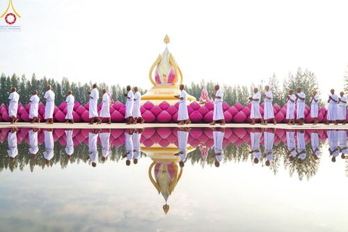ภาพ No.101253:พิธีบรรพชาธรรมทายาท ในโครงการอุปสมบทบูชาธรรม มหาปูชนียาจารย์ พ.ศ. 2566 ณ วัดไชยชุมพลชนะสงคราม จ.กาญจนบุรี วันที่ 6 ธันวาคม พ.ศ. 2566