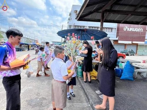 ภาพ No.182165:พิธีทอดกฐิน ณ วัดบ้านใหม่สิริวัฒนาราม จ.ชัยนาท ในโครงการทอดกฐินสามัคคีทั่วไทย 30,000 วัด บูชาธรรม 80 ปี หลวงพ่อธัมมชโย โดยคณะศิษยานุศิษย์วัดพระธรรมกาย วันที่ 27 ตุลาคม พ.ศ. 2567 กฐินสัมฤทธิ์เด็กดี V-Star โรงเรียนวัดบ้านใหม่ จ.ชัยนาท