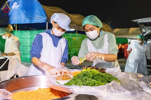 ภาพ No.201386:พิธีถวายภัตตาหารเป็นสังฆทาน แด่พระธรรมยาตรา ณ อนุสรณ์สถานบางปลา วัดบางปลา อำเภอบางเลน จังหวัดนครปฐม ในโครงการธรรมยาตรา กตัญญูบูชา มหาปูชนียาจารย์ พระมงคลเทพมุนี(สด จนฺทสโร) พระผู้ปราบมาร อนุสรณ์สถาน 7 แห่ง ปีที่ 13 วันที่ 25 มกราคม พ.ศ. 2568