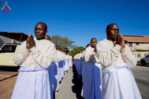 ภาพ No.231601:โครงการบรรพชาอุปสมบทหมู่ครั้งที่ 2 ณ วัดพระธรรมกายโจฮันเนสเบิร์ก ประเทศแอฟริกาใต้ วันอาทิตย์ 29 มิถุนายน พ.ศ. 2568