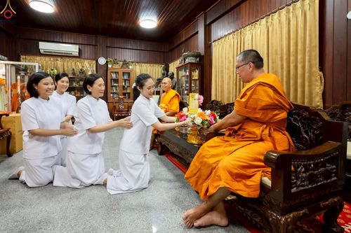 ภาพ No.264819:วันศุกร์ที่ 24 ตุลาคม พ.ศ. 2568 ถวายปัจจัยสมทบกฐิน ในโครงการกฐินสามัคคีทั่วไทย 30,000 วัด พุทธศักราช 2568 โดย คณะศิษยานุศิษย์ บูชาธรรม 80 ปี หลวงพ่อธัมมชโย ณ วัดหนังราชวรวิหาร กรุงเทพฯ