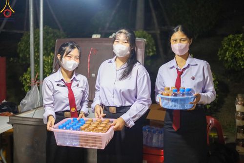 ภาพ No.180372:พิธีตักบาตรพระ ๑,๐๐๐ รูป ฉลองเมืองลำปาง ๑,๓๔๔ ปี วันเสาร์ที่ ๗ ธันวาคม พ.ศ. ๒๕๖๗ ณ ลานพระบรมราชานุสาวรีย์ พระนเรศวรมหาราช อ.เกาะคา จ.ลำปาง