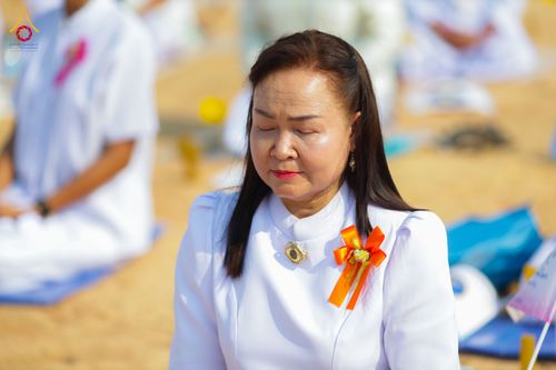 ภาพ No.327198:วันศุกร์ที่ 1 พฤษภาคม พ.ศ.2569 พิธีทอดผ้าป่า โปรยรัตนชาติ ตอกเสาเข็มมงคลต้นแรก สถาปนา “องค์พระเจดีย์เพื่อสร้างสันติภาพโลก” (แห่งแรกของภาคอีสาน) ณ ธุดงคสถานอำนาจเจริญ  อ.เมือง จ.อำนาจเจริญ