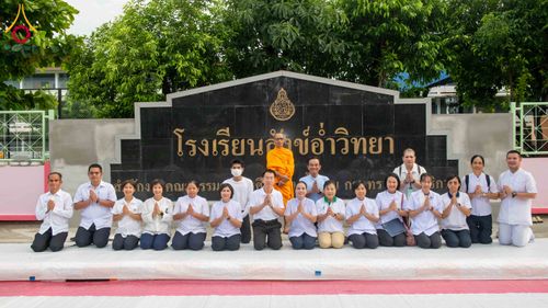 ภาพ No.342516:วันที่ 5 สิงหาคม พ.ศ. 2569  กิจกรรมตักบาตรโครงการรักความดี เพื่อเผยแผ่งานพระพุทธศาสนา  ศูนย์คมนาคม วัดพระธรรมกาย ณ โรงเรียนสังข์อ่ำ อ.คลองหลวง จ.ปทุมธานี
