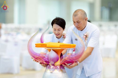 ภาพ No.215639:วันอาทิตย์ต้นเดือนที่ 6 เมษายน พ.ศ. 2568 ขบวนอัญเชิญผ้าป่าสมทบ มหาสังฆทาน 40,000 กว่าวัดทั่วประเทศ ณ สภาธรรมกายสากล วัดพระธรรมกาย