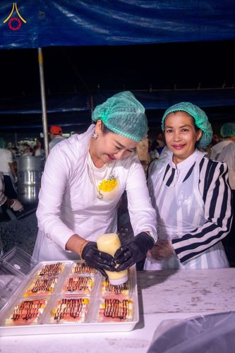 ภาพ No.198381:พิธีถวายภัตตาหารเป็นสังฆทาน แด่พระธรรมยาตรา ณ อนุสรณ์สถานบางปลา วัดบางปลา อำเภอบางเลน จังหวัดนครปฐม ในโครงการธรรมยาตรา กตัญญูบูชา มหาปูชนียาจารย์ พระมงคลเทพมุนี(สด จนฺทสโร) พระผู้ปราบมาร อนุสรณ์สถาน 7 แห่ง ปีที่ 13 วันที่ 20 มกราคม พ.ศ. 2568