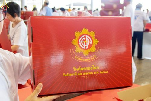 ภาพ No.210930:วันที่ 15 มีนาคม พ.ศ. 2568  บุญบรรจุกล่องไทยธรรม เพื่อถวายแด่พระสังฆาธิการ 40,000 กว่าวัดทั่วไทย ในวันคุ้มครองโลก 22 เมษายน พ.ศ. 2568