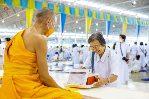 ภาพ No.80577:พิธีถวายทุนสนับสนุนการสร้าง พระไตรปิฎกฉบับธรรมชัย วันเสาร์ที่ 29 เมษายน พ.ศ. 2566 ณ สภาธรรมกายสากล วัดพระธรรมกาย