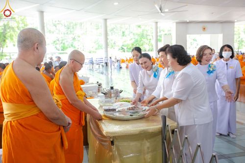 ภาพ No.157724:พิธีถวายภัตตาหารเมนูสวรรค์ ในพรรษาแห่งการเข้าถึงธรรม วันเสาร์ที่ 28 กันยายน พ.ศ. 2567 ณ หอฉันคุณยายอาจารย์ฯ วัดพระธรรมกาย