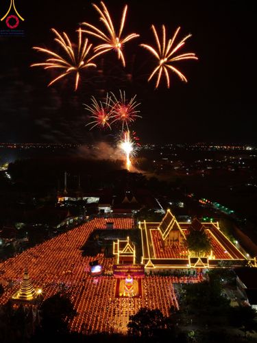 ภาพ No.112227:พิธีจุดประทีปถวายเป็นพุทธบูชา และบูชาธรรมมหาปูชนียาจารย์ พระมงคลเทพมุนี(สด จนฺทสโร) ในโครงการธรรมยาตรา กตัญญูบูชา มหาปูชนียาจารย์ พระมงคลเทพมุนี(สด จนฺทสโร) พระผู้ปราบมาร อนุสรณ์สถาน 7 แห่ง ปีที่ 12 วันที่ 14 มกราคม พ.ศ. 2567 ณ วัดสองพี่น้อง อ.สองพี่น้อง