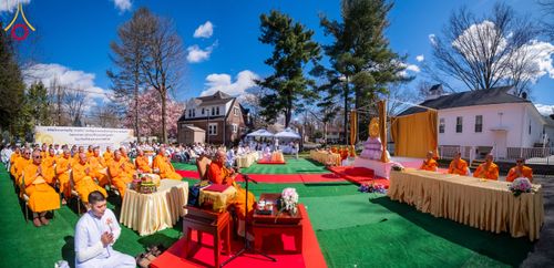 ภาพ No.62434:คณะศิษยานุศิษย์รวมใจสถาปนาและสมโภช ธรรมจักร เพื่ออัญเชิญประดิษฐาน ณ ยอดอุโบสถ 80 ปี หลวงพ่อธัมมชโย วัดพระธรรมกายนิวเจอร์ซี ประเทศสหรัฐอเมริกา  วันอาทิตย์ที่ 7 เมษายน พ.ศ. 2567