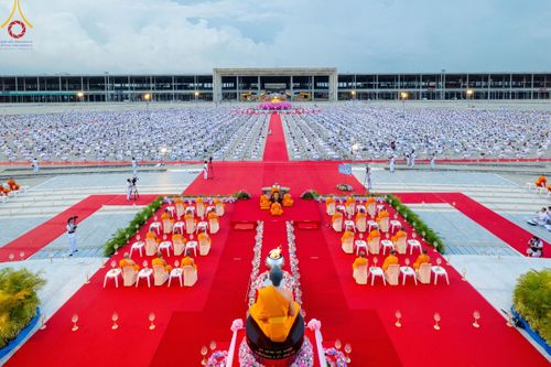 ภาพ No.160477:พิธีปลูกต้นทรัพย์บานชื่น ณ ลานธรรม พระมหาธรรมกายเจดีย์ วัดพระธรรมกาย จ.ปทุมธานี วันพฤหัสบดีที่ 10 ตุลาคม พ.ศ. 2567