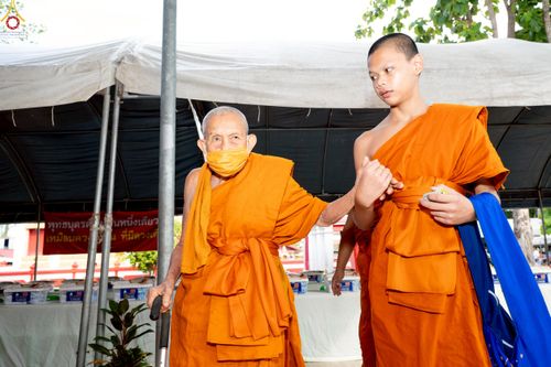 ภาพ No.234437:วันพฤหัสบดีที่ 24 กรกฎาคม พ.ศ. 2568 พิธีถวายสังฆทานแก่คณะสงฆ์ 323 วัด , พิธีมอบกองทุนหนุนแรงใจช่วยครูใต้ , พิธีทำบุญส่วนกุศลแด่ผู้วายชนม์ ในเหตุการณ์ความไม่สงบ 4 จังหวัด ชายแดนภาคใต้ (ปัตตานี , ยะลา , นราธิวาส , สงขลา) ปีที่ 21 ครั้งที่ 179 ณ วัดเวฬุวัน 