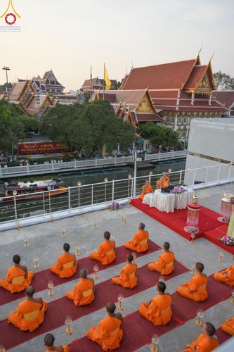 ภาพ No.201627:พิธีจุดประทีปถวายเป็นพุทธบูชา และบูชาธรรมมหาปูชนียาจารย์ ณ อาคารธรรมยาตรา กตัญญูบูชามหาปูชนียาจารย์ ตรงข้ามวัดปากน้ำภาษีเจริญ จ.กรุงเทพมหานคร ในโครงการธรรมยาตรา กตัญญูบูชา มหาปูชนียาจารย์ พระมงคลเทพมุนี(สด จนฺทสโร) พระผู้ปราบมาร อนุสรณ์สถาน 7 แห่ง