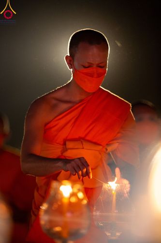 ภาพ No.107173:พิธีจุดประทีปถวายเป็นพุทธบูชา และบูชาธรรมมหาปูชนียาจารย์ ในโครงการธรรมยาตรากตัญญูบูชา มหาปูชนียาจารย์ พระมงคลเทพมุนี(สด จนฺทสโร) พระผู้ปราบมาร  อนุสรณ์สถาน 7 แห่ง ปีที่ 12  วันที่ 6 มกราคม พ.ศ. 2567 ณ อนุสรณ์สถานมหาวิหารพระมงคลเทพมุนี อ.สองพี่น้อง จ.สุพร