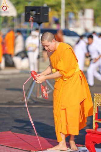 ภาพ No.180475:พิธีตักบาตรพระ ๑,๐๐๐ รูป ฉลองเมืองลำปาง ๑,๓๔๔ ปี วันเสาร์ที่ ๗ ธันวาคม พ.ศ. ๒๕๖๗ ณ ลานพระบรมราชานุสาวรีย์ พระนเรศวรมหาราช อ.เกาะคา จ.ลำปาง