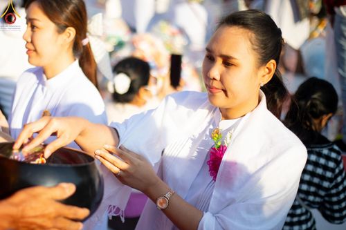 ภาพ No.195396:พิธีตักบาตรพระธรรมยาตรา ณ อนุสรณ์สถานลำดับที่ 3 สถานที่เกิดใหม่ในเพศสมณะ วัดสองพี่น้อง ต.ต้นตาล อ.สองพี่น้อง จ.สุพรรณบุรี ในโครงการธรรมยาตรา กตัญญูบูชา มหาปูชนียาจารย์ พระมงคลเทพมุนี(สด จนฺทสโร) พระผู้ปราบมาร ปีที่ 13 วันที่ 15 มกราคม พ.ศ.2568